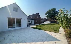 Noah'S House - Messe And Airport